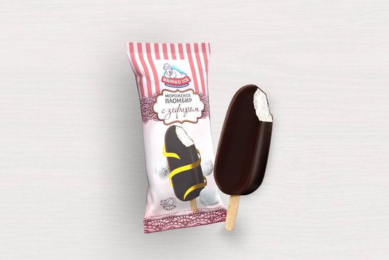 冰棒冰淇淋圣代与含可可釉的棉花糖